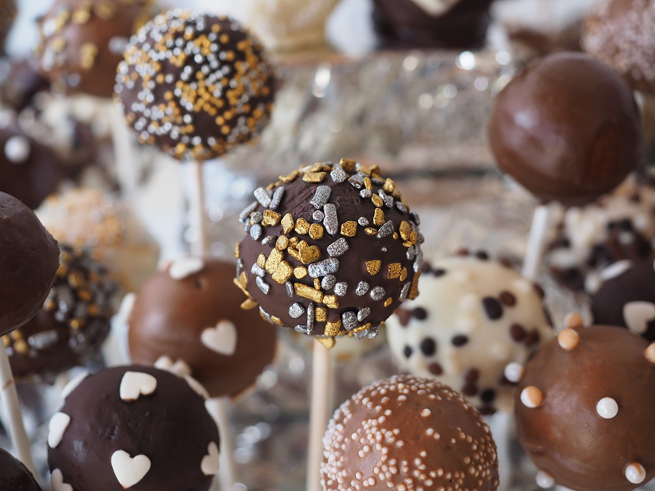 Picture of a cake pop for anyone who didn't know